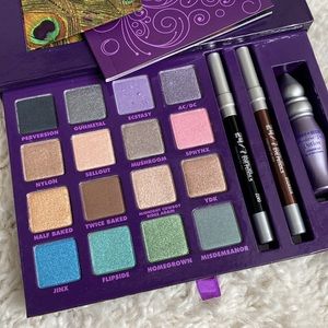 ***VINTAGE*** Urban Decay Book Of Shadows Vol II Palette